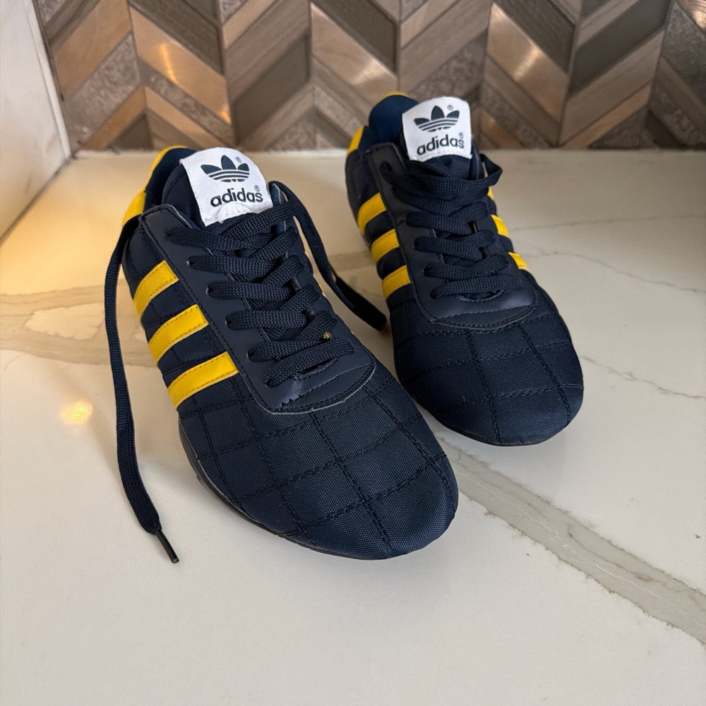 Adidas Men’s sz6 Blue and Yellow Trainers